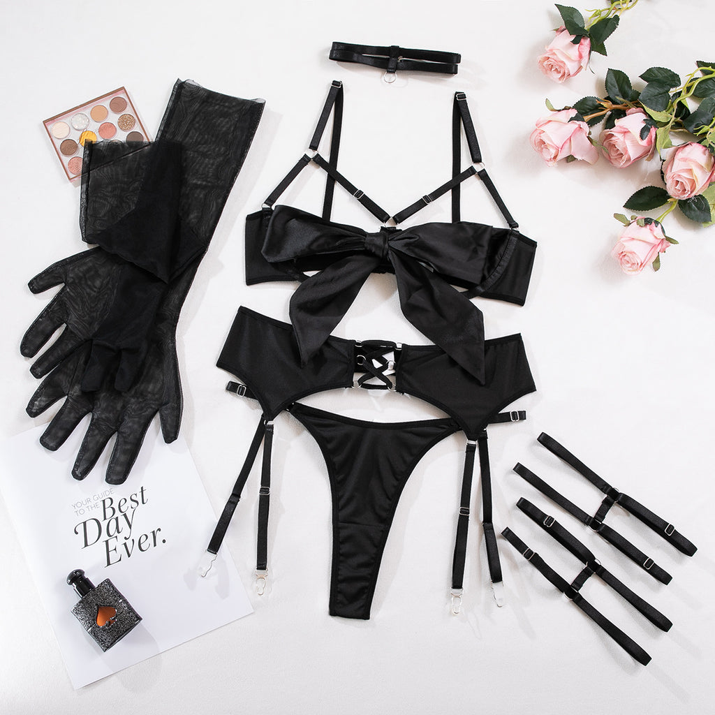 Sechsteiliges Set aus Bondage-Dessous: Hohlgürtel, lange Handschuhe, Brustgurt, sexy Dessous, G-String und Tanga